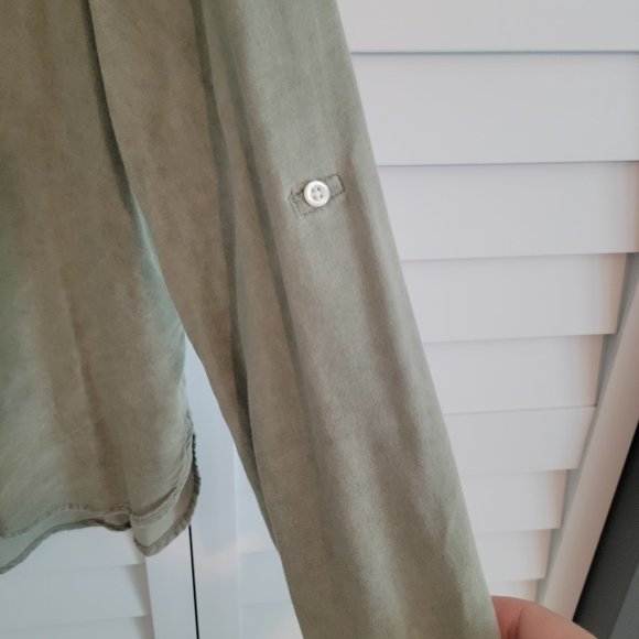 Super Soft Button up shirt - Picture 3 of 5